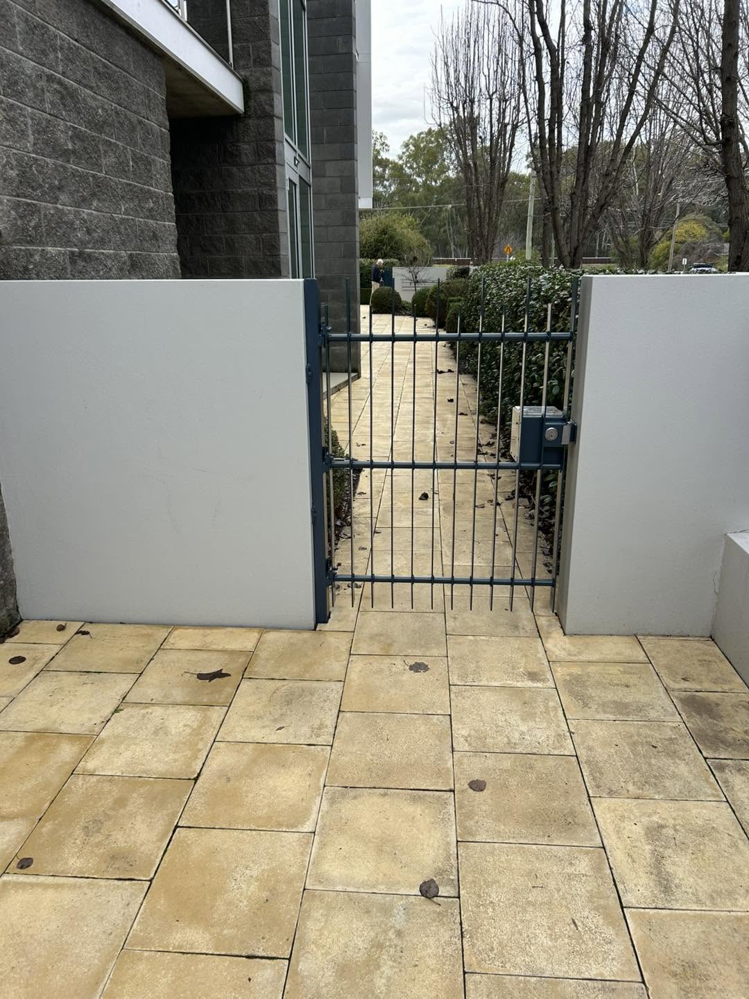 A black aluminium gate between rendered pillars – a real job by Anesbury Fencing & Construction in Wagga Wagga
