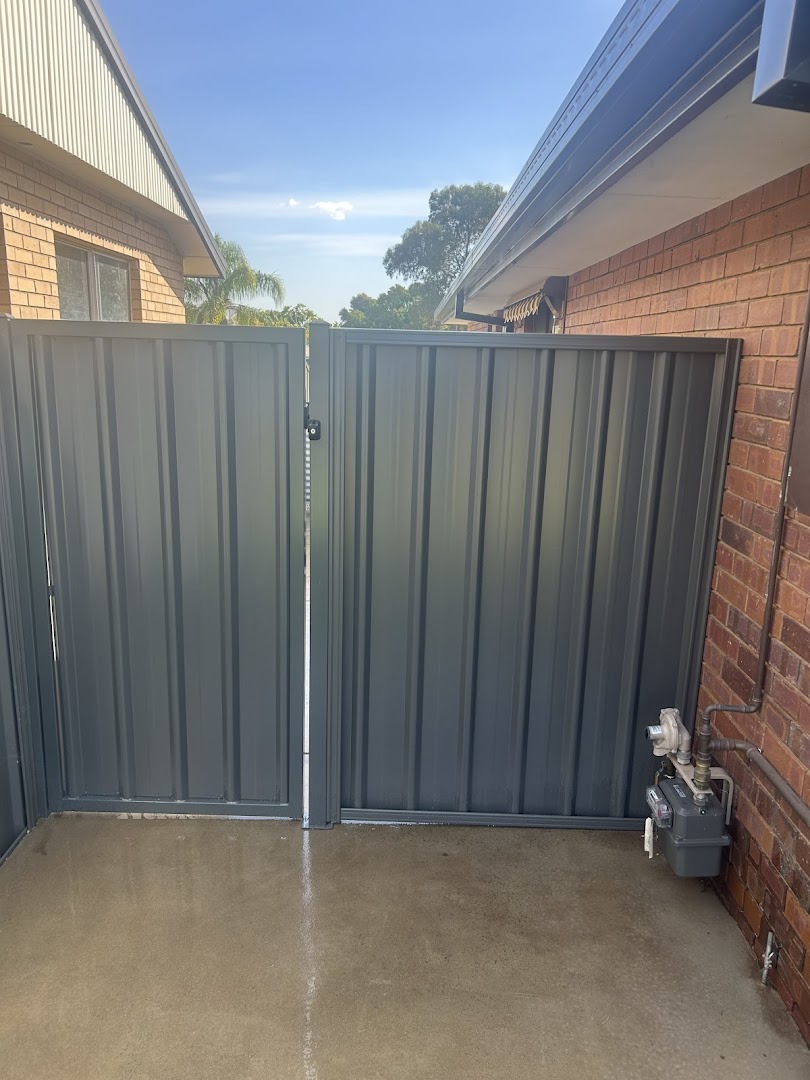 Colorbond double gates between brick walls – a real job by Anesbury Fencing & Construction in Wagga Wagga