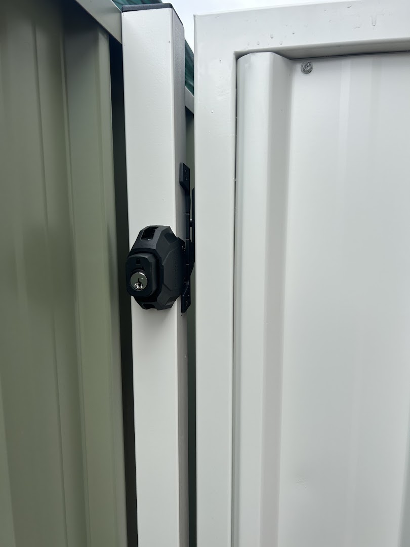 A gate latch detail on a white Colorbond gate – a real job by Anesbury Fencing & Construction in Wagga Wagga